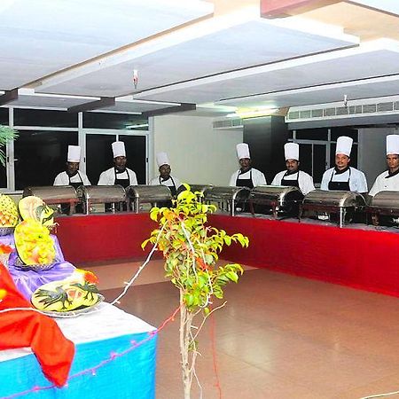 Hotel Central Park Ongole Dış mekan fotoğraf